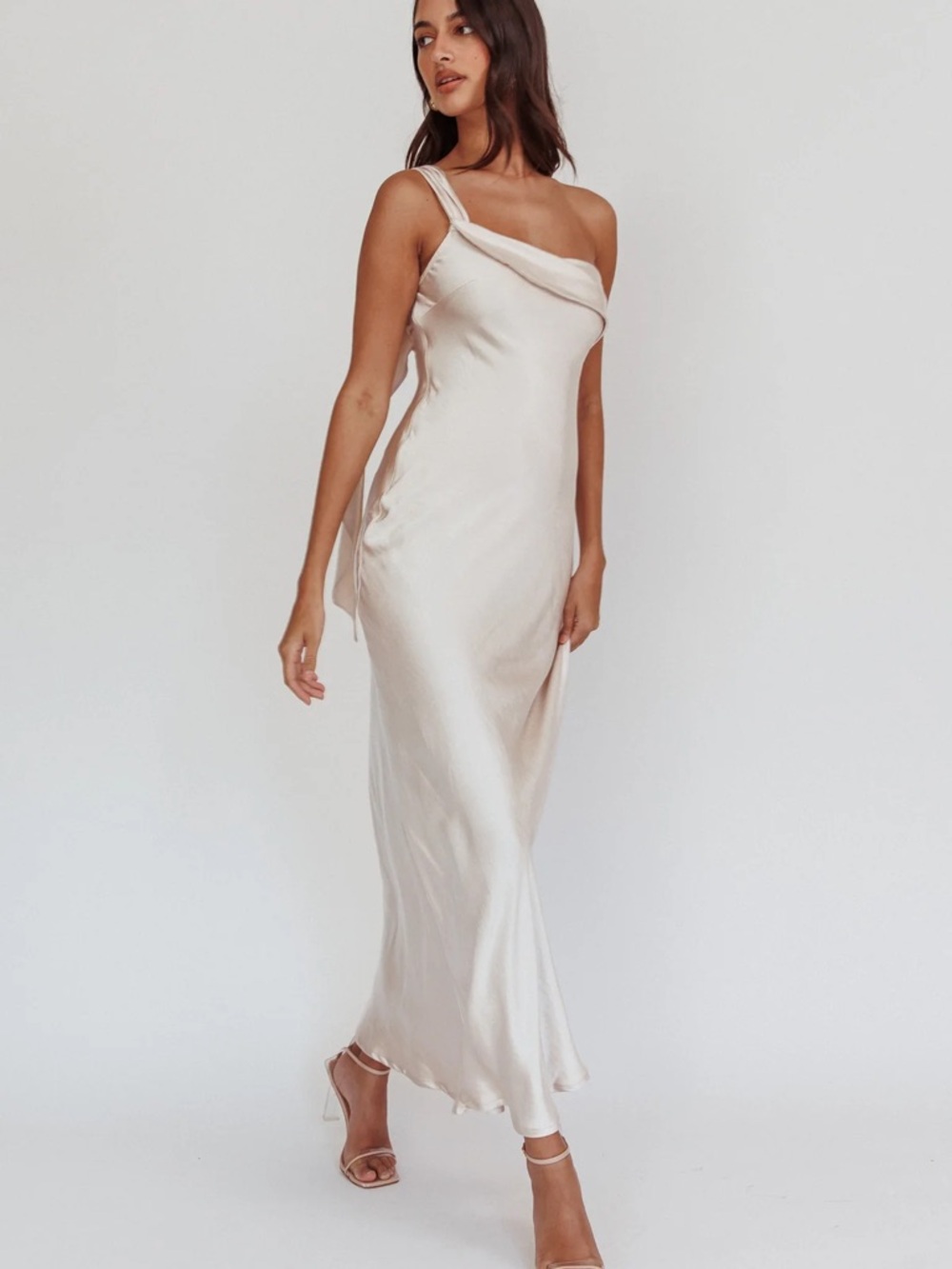 Selfie Leslie- Carmel One-Shoulder Sash Maxi Dress Champagne